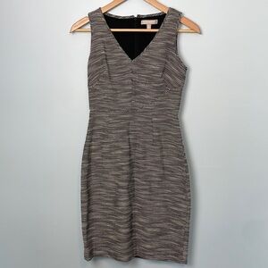 Banana Republic Sleeveless V-Neck Bodycon Black and White Dress Size 0